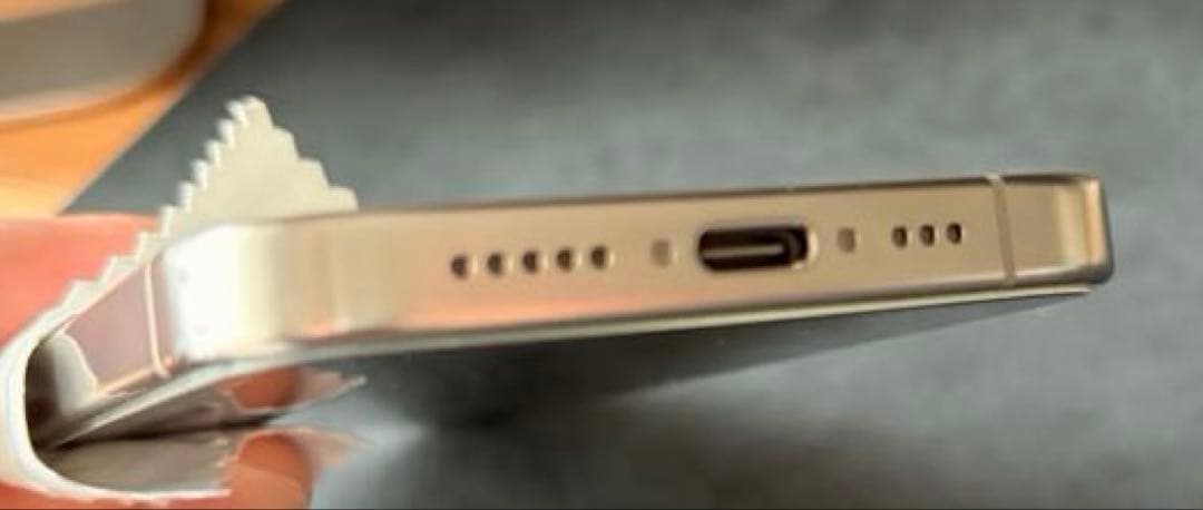 iPhone 15 Pro 256GB ナチュラルチタニウム（箱、付属品あり）