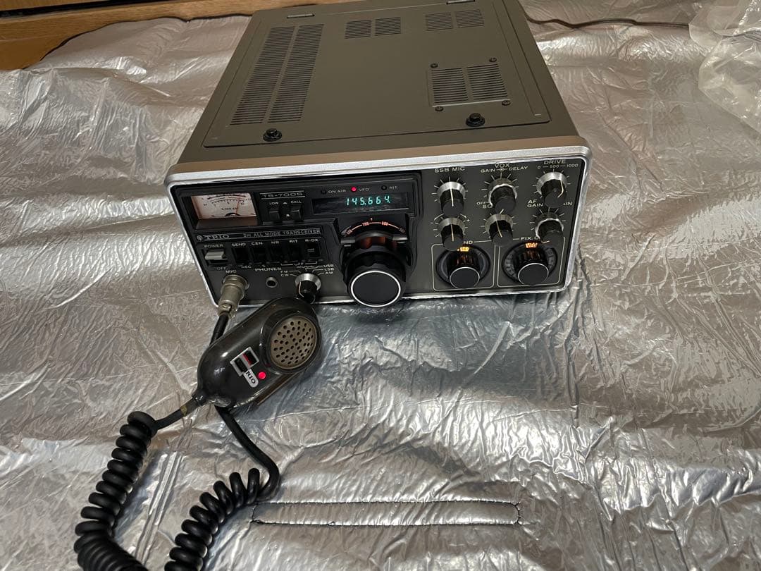 アマチュア無線機　TRIO TS-700S 2m ALLMODEトランシーバー
