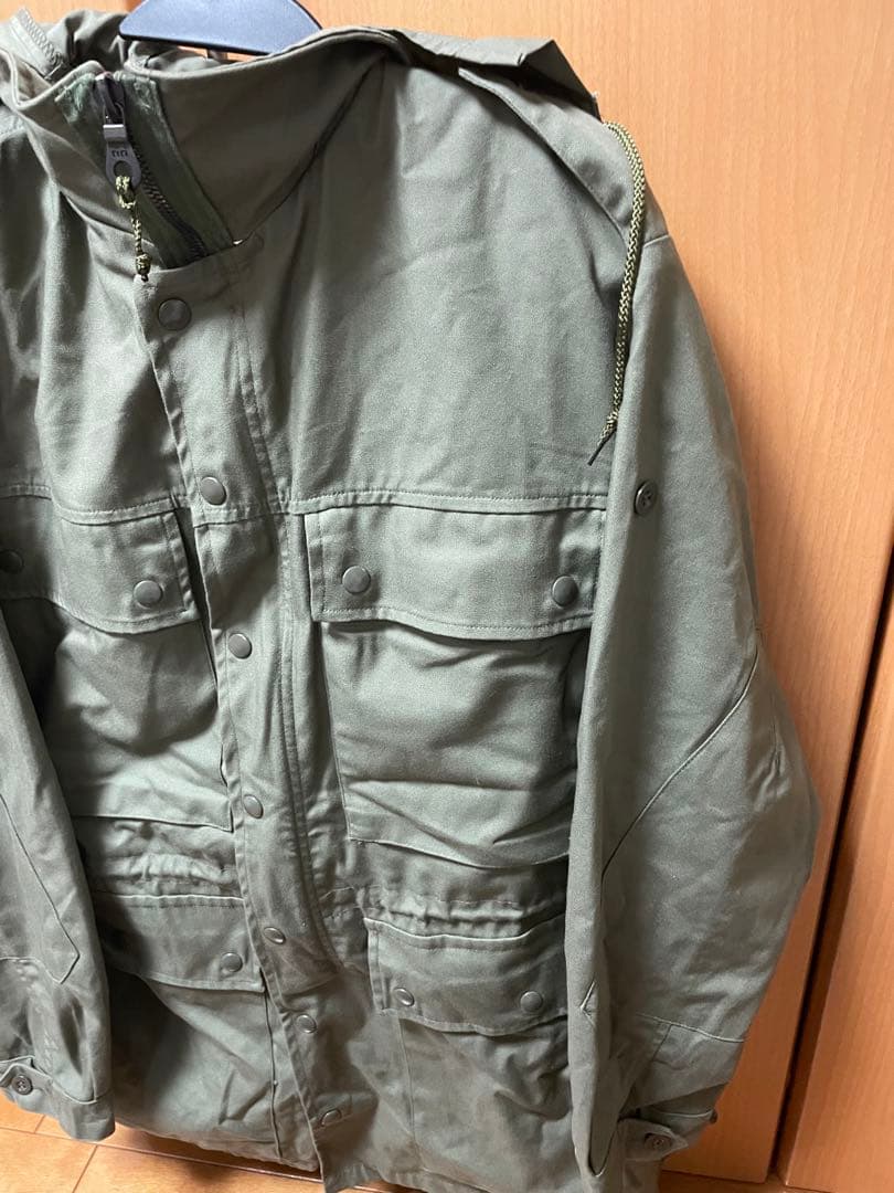 実物スイス軍  マウンテンパーカー  ミリタリージャケット  ユーロミリタリー