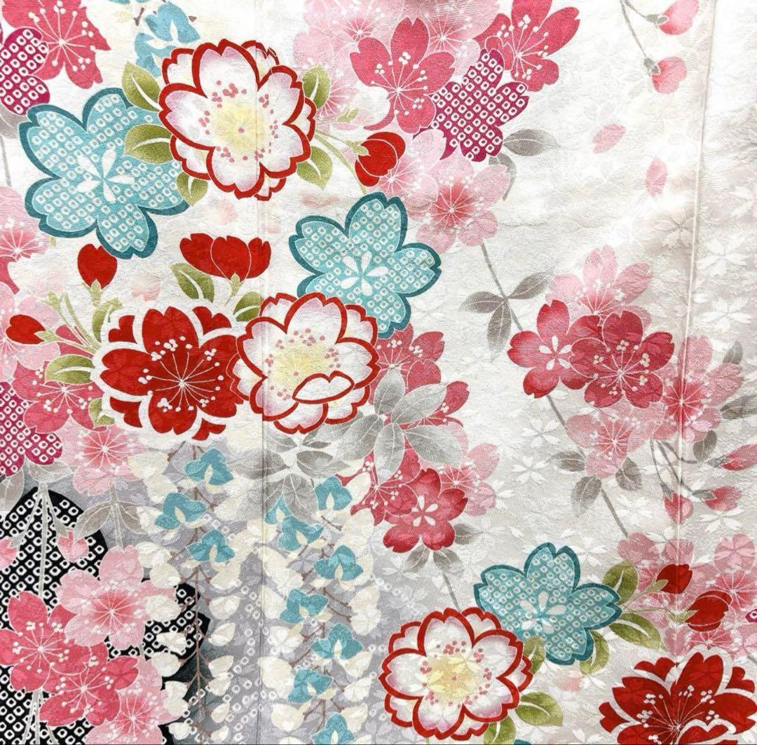 桜花模様の振袖　着物　晴れの日　成人式　卒業式