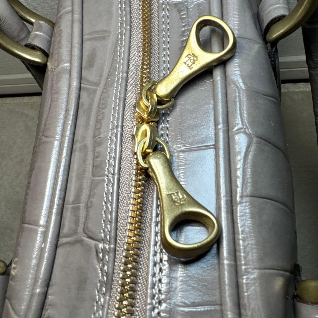 57 未使用　トフアンドロードストーン　ビジネスバッグ　レザー　型押し　グレー