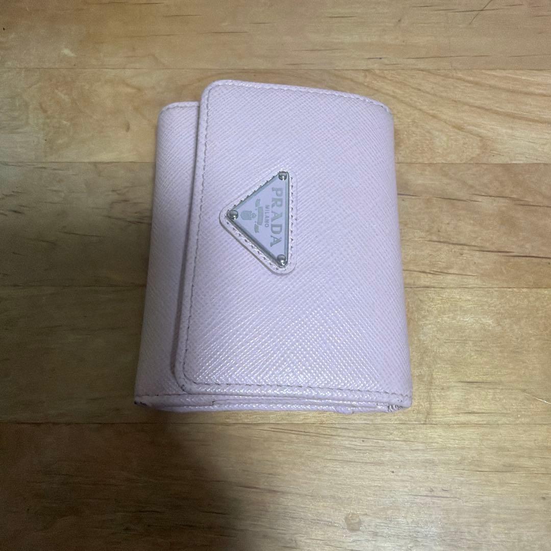 過労キティ^_−☆ 様　prada サフィアーノトライアングル 財布　ピンク