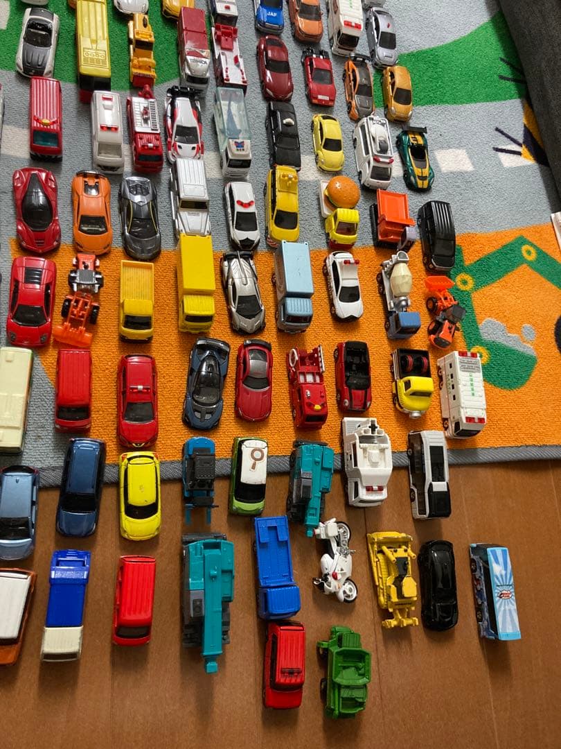 トミカ　　ミニカーセット 約140台