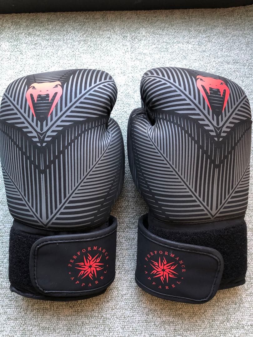 Venum ボクシンググローブ 10oz