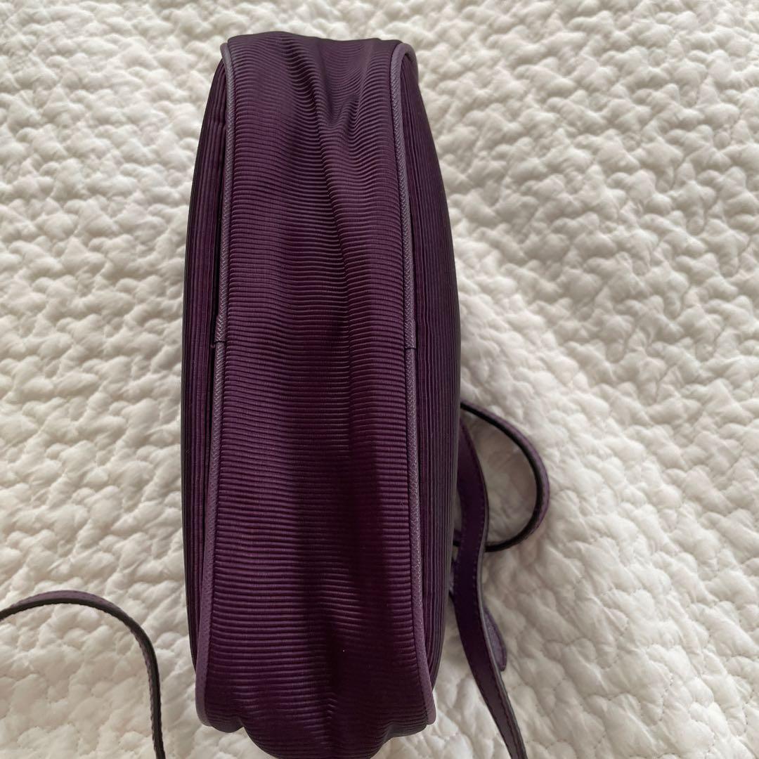 Salvatore Ferragamo ショルダーバッグ　フェラガモ