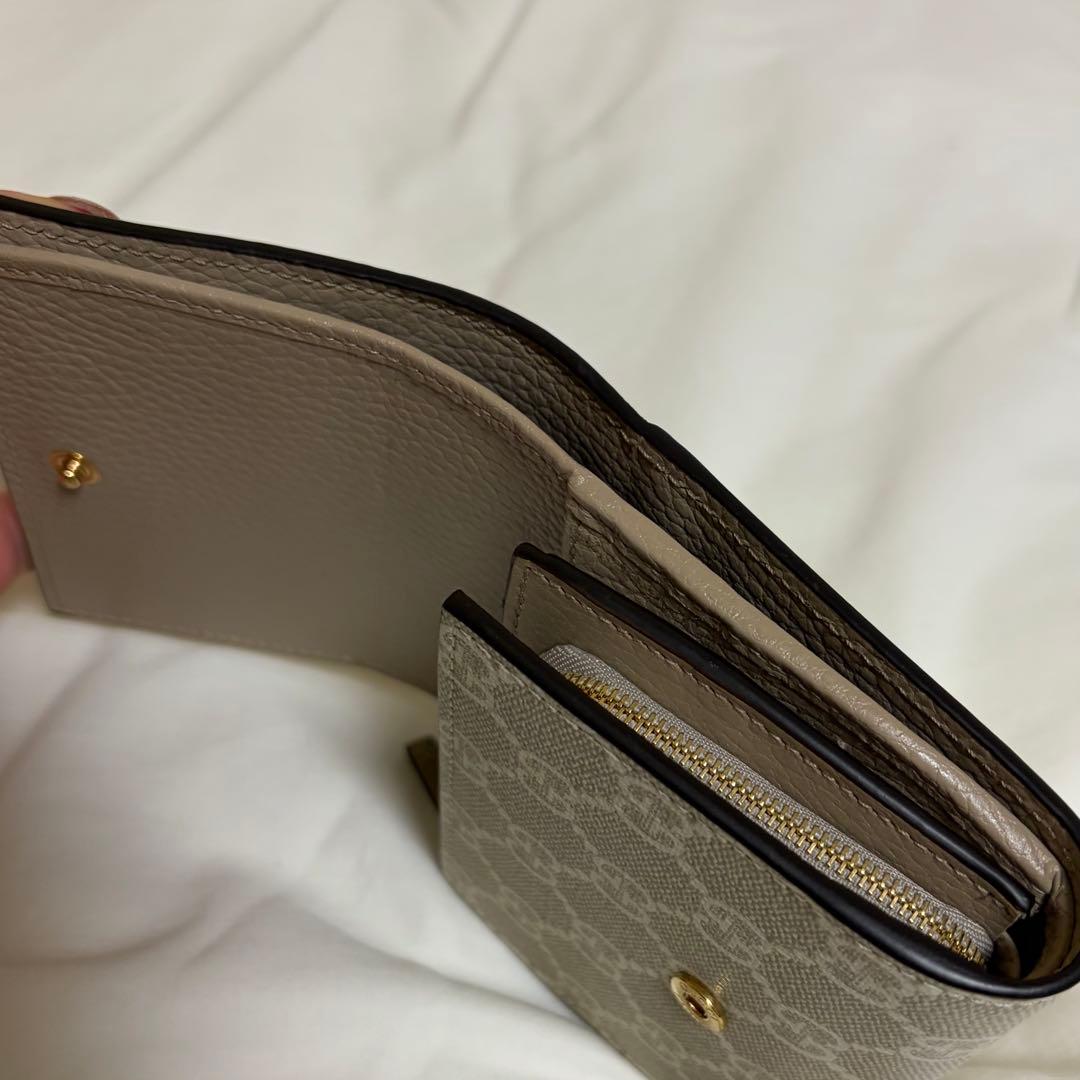 【美品】GUCCI 二つ折り財布