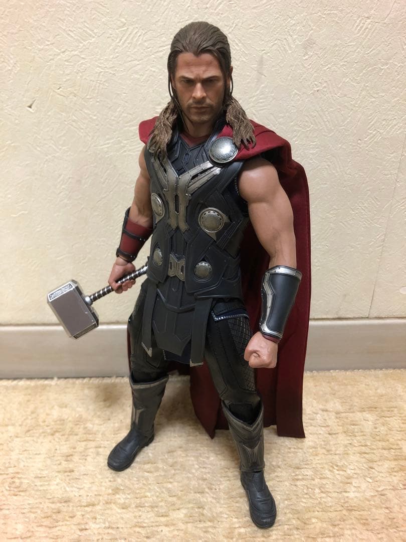 HOTTOYS マイティ・ソー 1/6 フィギュア ホットトイズ　アベンジャーズ