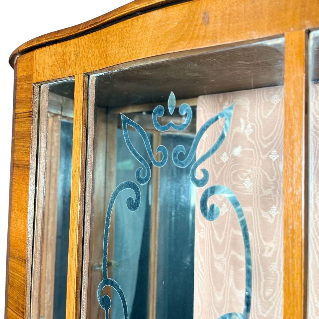 HR839 【英国アンティーク】ハーフムーン　キュリオケース　３面彩光　鍵付き