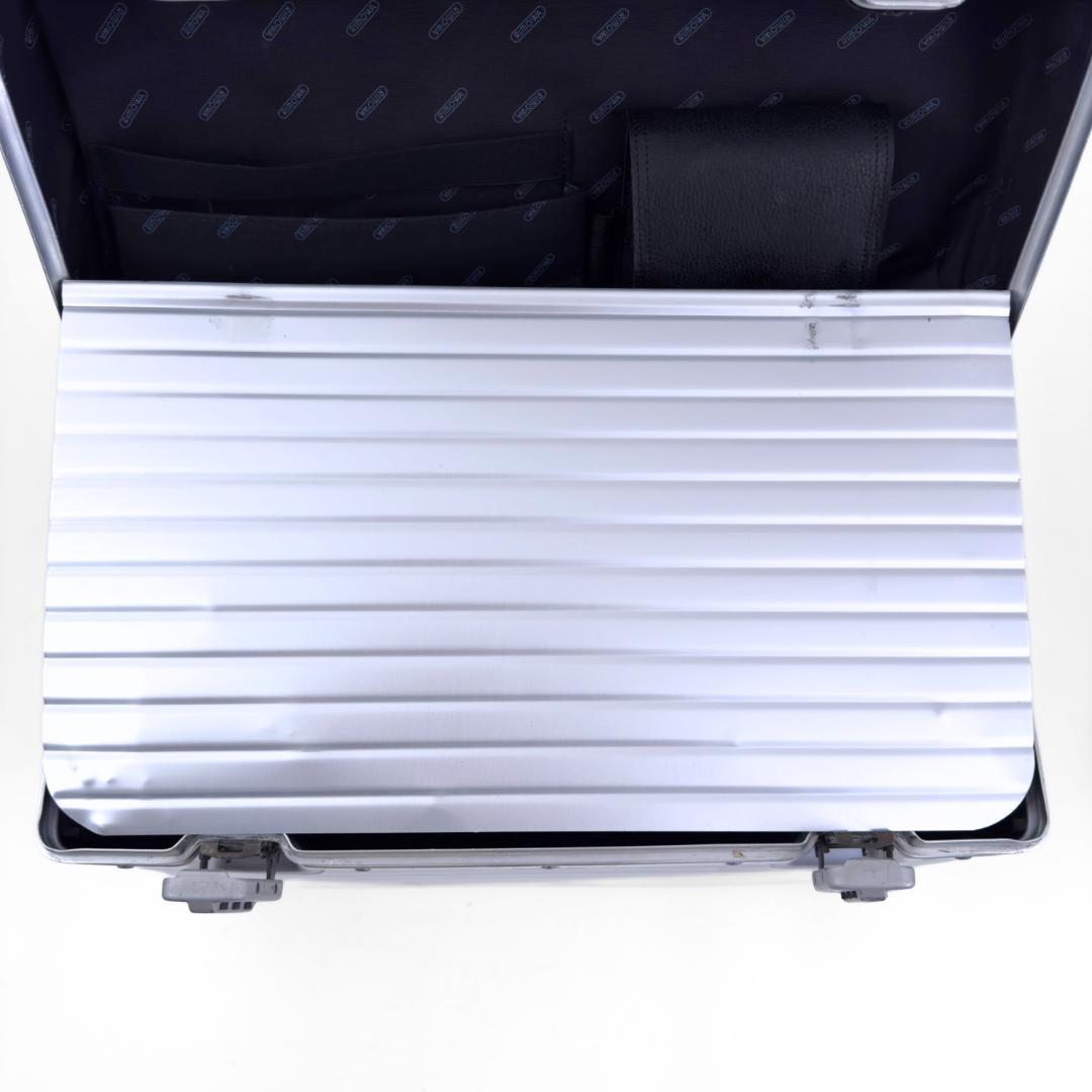 リモワ トパーズ 縦型 パイロットトローリー 42L 2輪 TSAロックベルト付