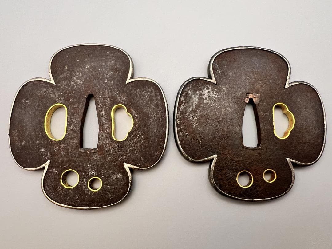 【海】江戸期　鉄鍔　木瓜型　銀覆輪　笄穴金内輪　２枚　無銘　刀装具　専用箱付