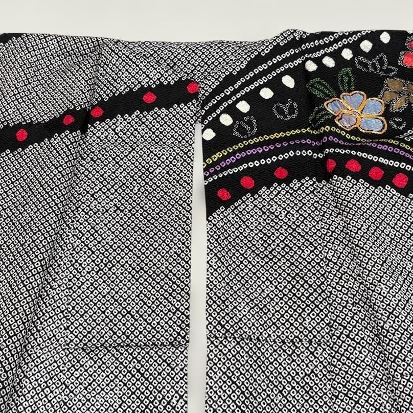 ちゃるる　総絞り　本振袖　金駒刺繍　友禅入り　花柄　黒色系　正絹　K505