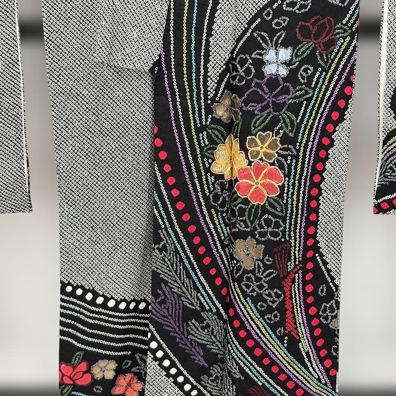 ちゃるる　総絞り　本振袖　金駒刺繍　友禅入り　花柄　黒色系　正絹　K505