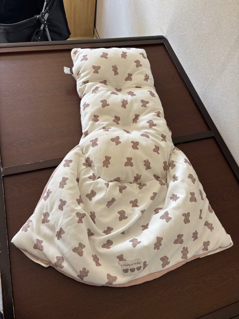 黒の折りたたみ式ベペットカート ベア柄クッション付き