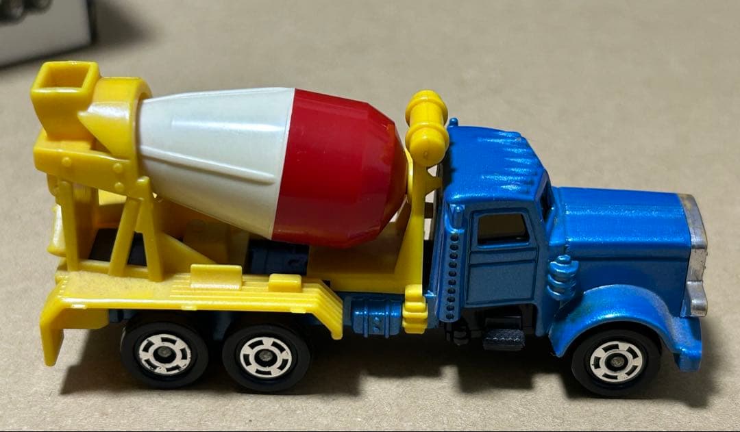 日本製 トミカ アメリカン ミキサー車