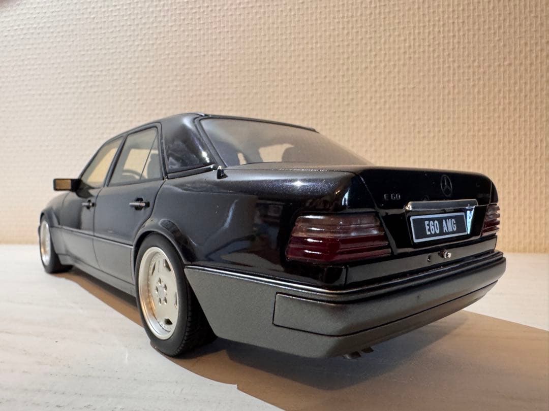 ミニカー OTTO Mercedes-Benz W124 1/18 E60 AMG