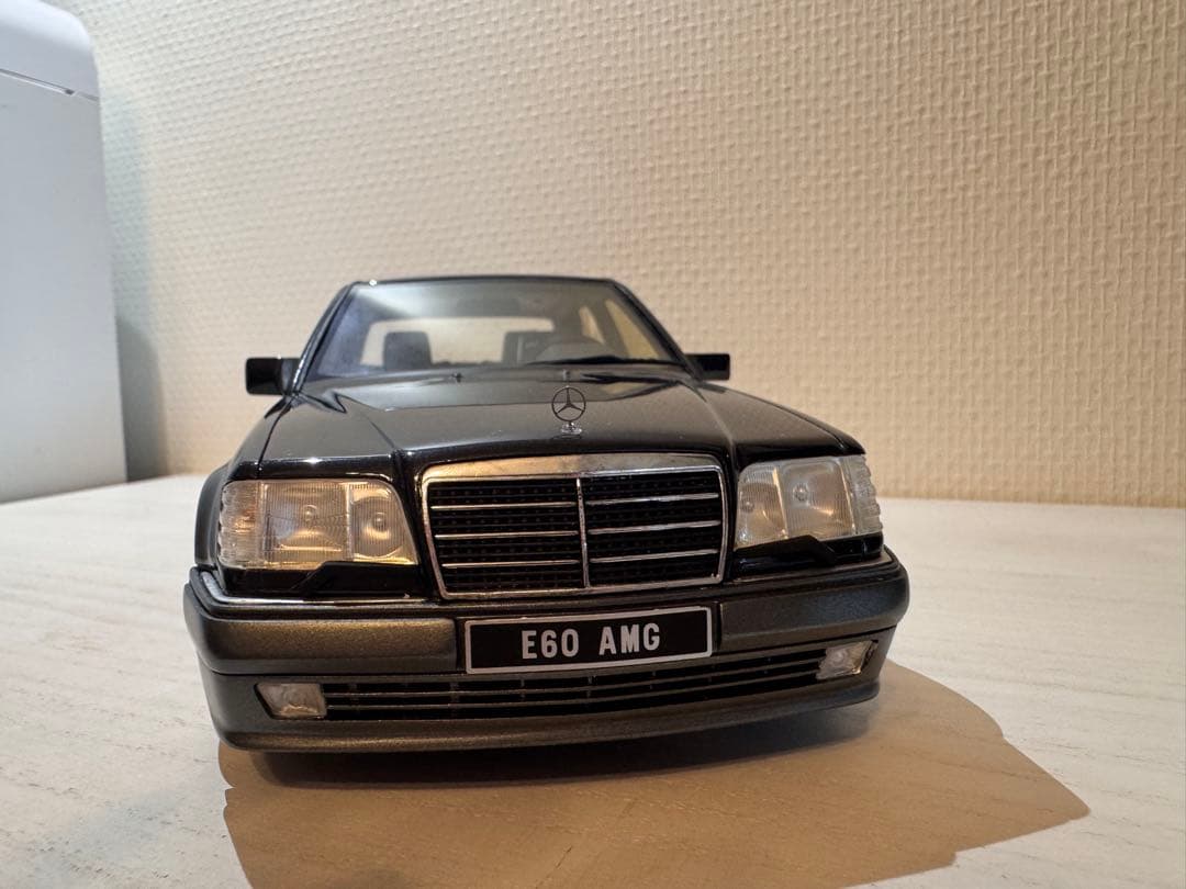 ミニカー OTTO Mercedes-Benz W124 1/18 E60 AMG