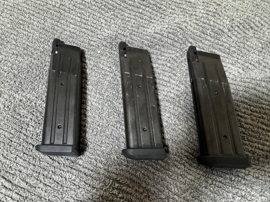 東京マルイ　ハイキャパ4.3本体＋スペアマガジン3つ