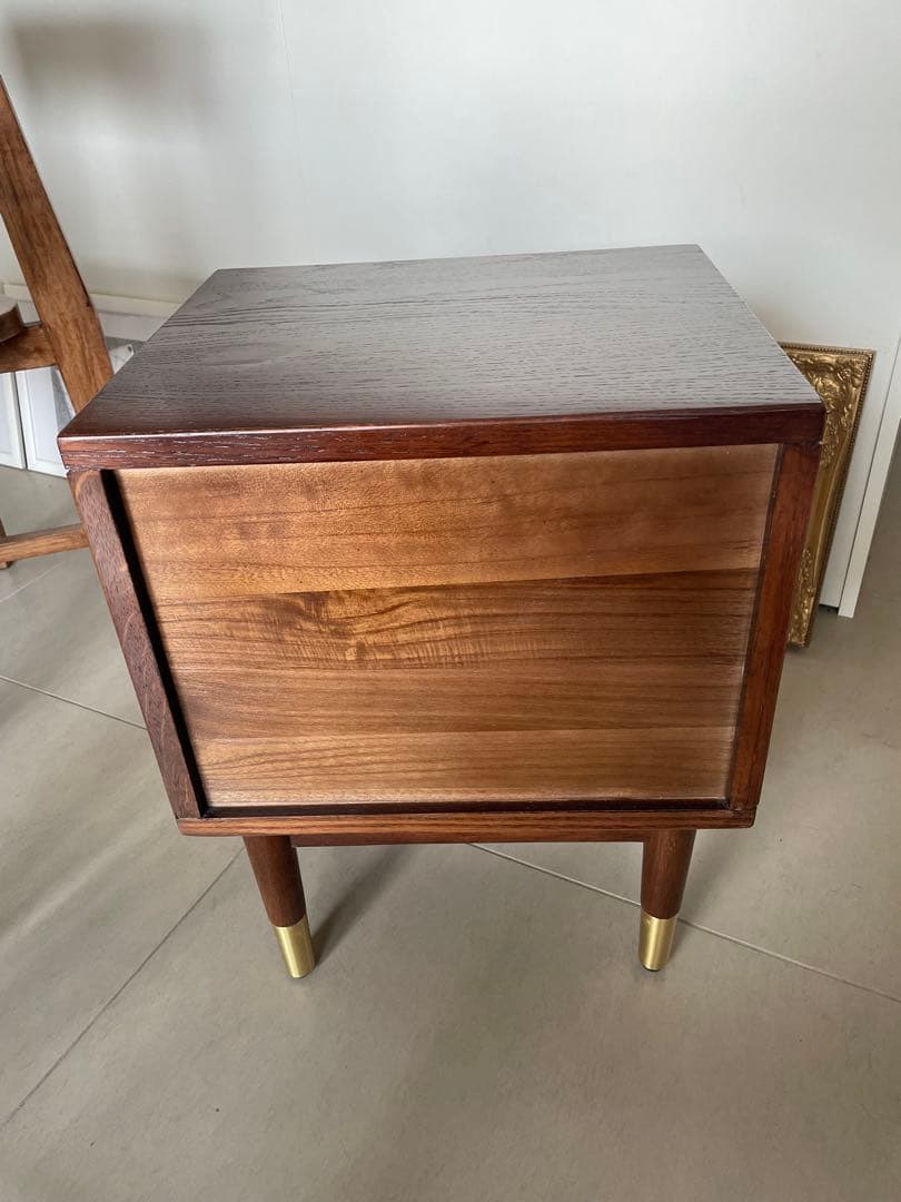 Mu Rong ナイト ベッドサイド テーブル アスプルンド アクメファニチャー