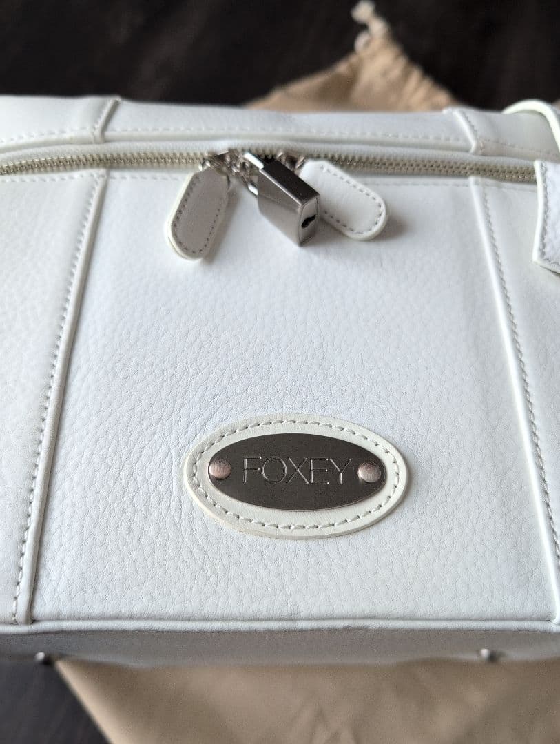 FOXY ホワイトレザー バニティケース