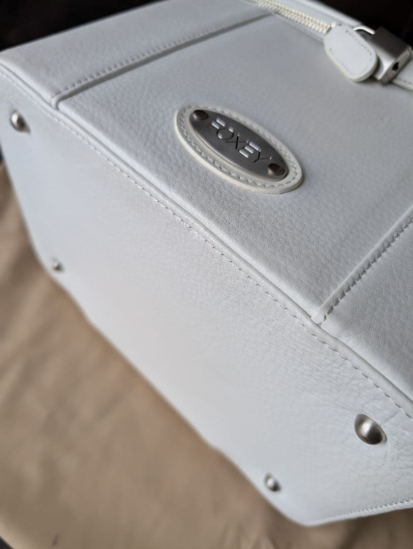 FOXY ホワイトレザー バニティケース