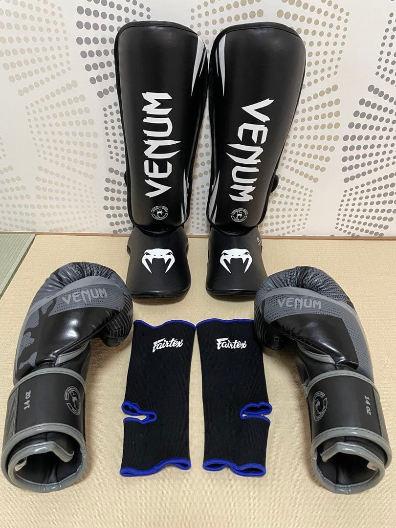 Venum Elite ボクシンググローブ 14oz セット