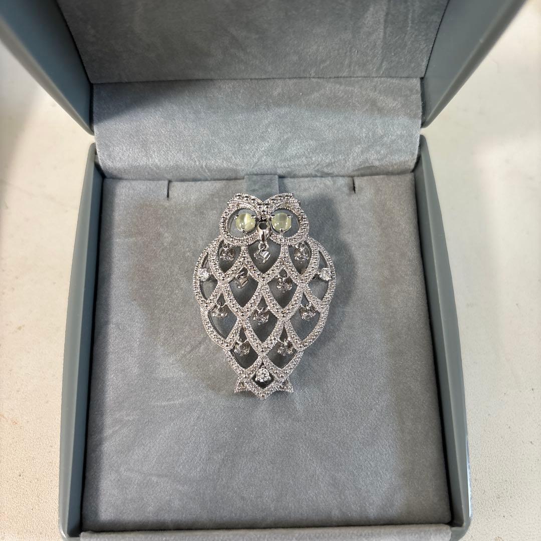 フクロウ型シルバーブローチ　キャッツアイ