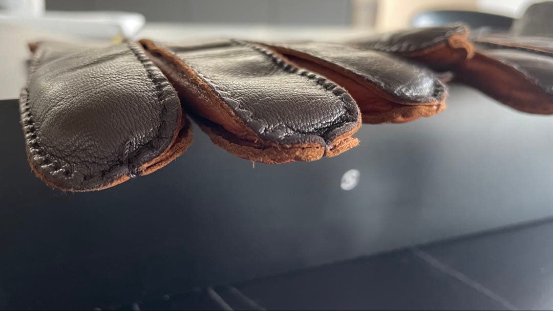 フェラガモ　メンズ　レザーグローブ