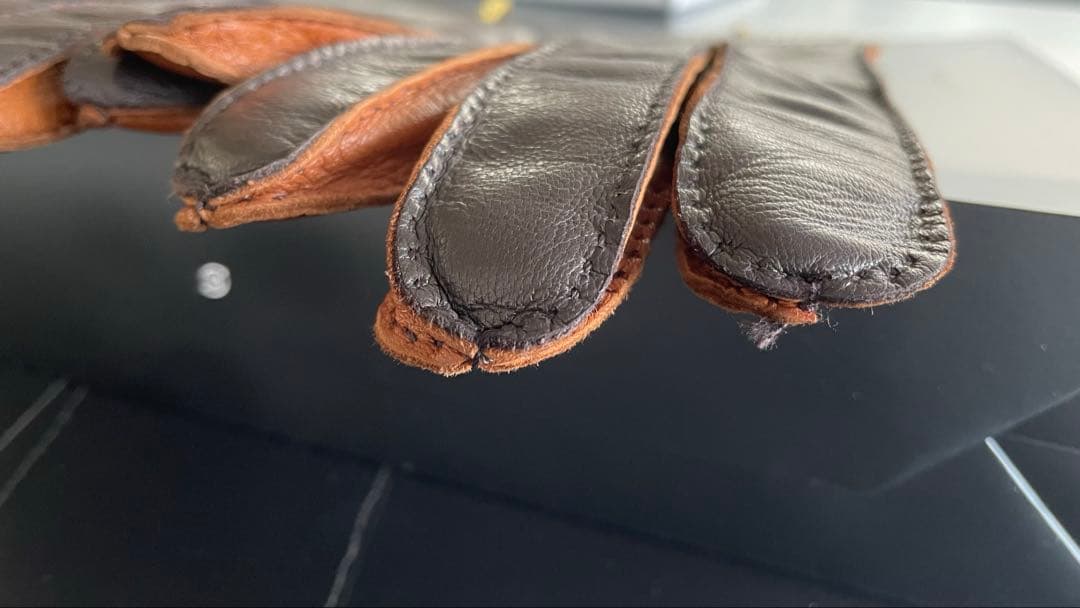 フェラガモ　メンズ　レザーグローブ