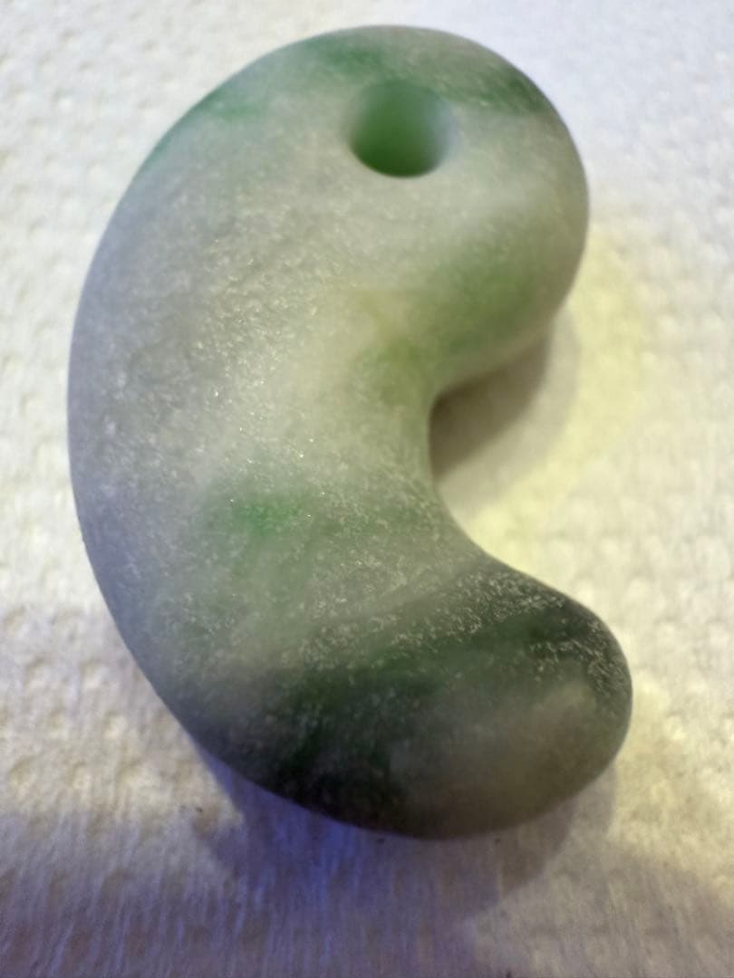 糸魚川翡翠‼️勾玉‼️大変に美しい絶品‼️芸術的‼️ 透光抜群‼️破格出品‼️13.1g