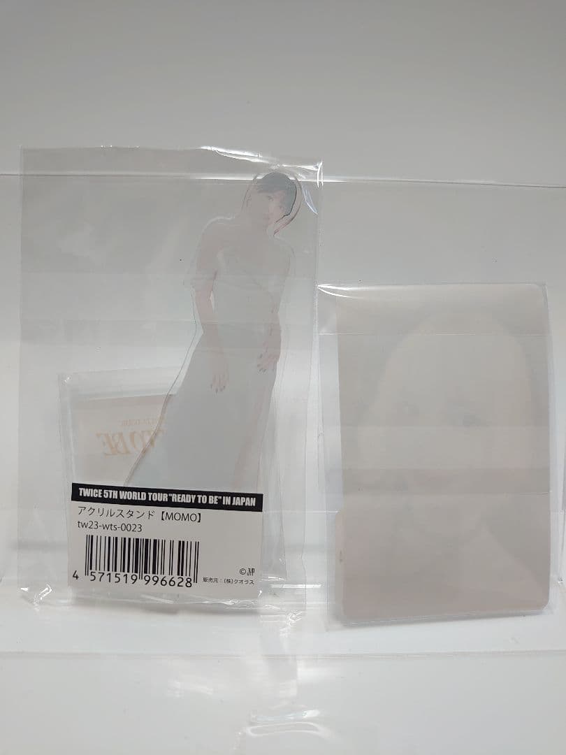 【MOMO•モモ】TWICE　ティッシュカバー　チャーム　缶バッジ　アクスタ