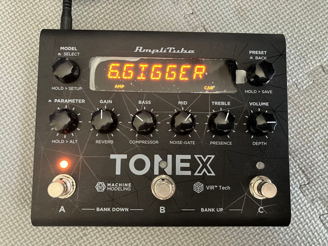 【登録解除済】IK MULTIMEDIA TONEX PEDAL