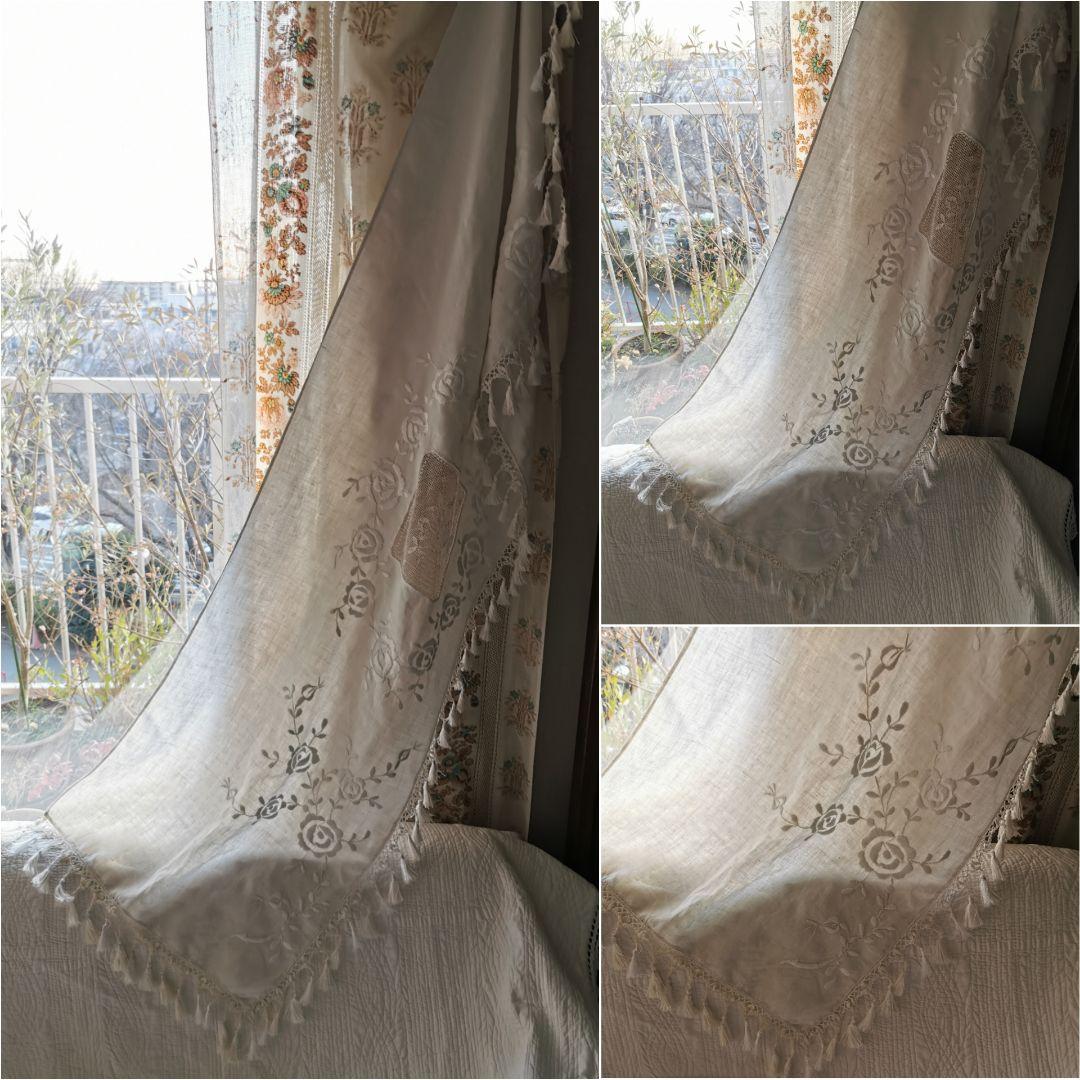 アンティークフランス ローズ刺繍とフィレレースのタッセルフリンジ付リネンカーテン