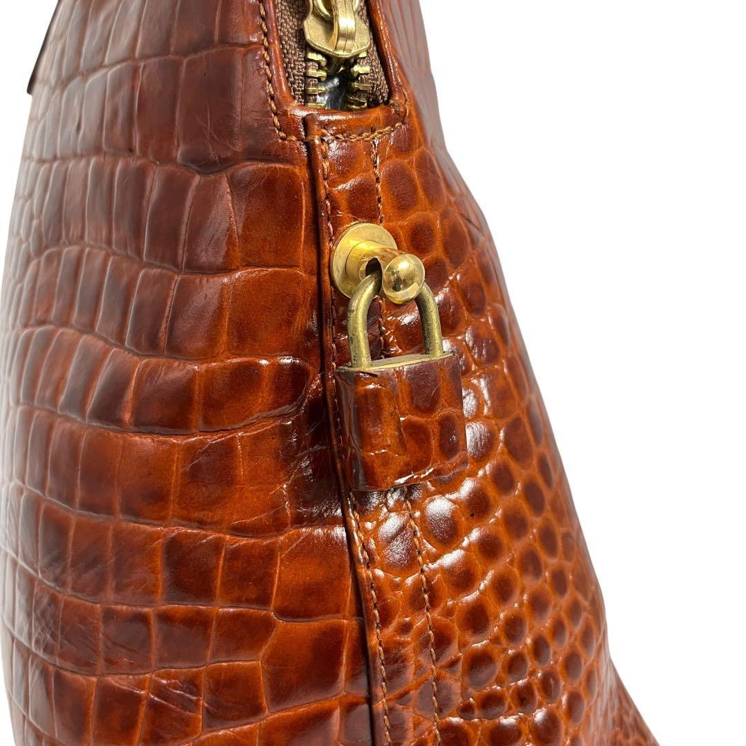 クロコダイル型押し 茶レザーバッグ 鍵付き 大容量