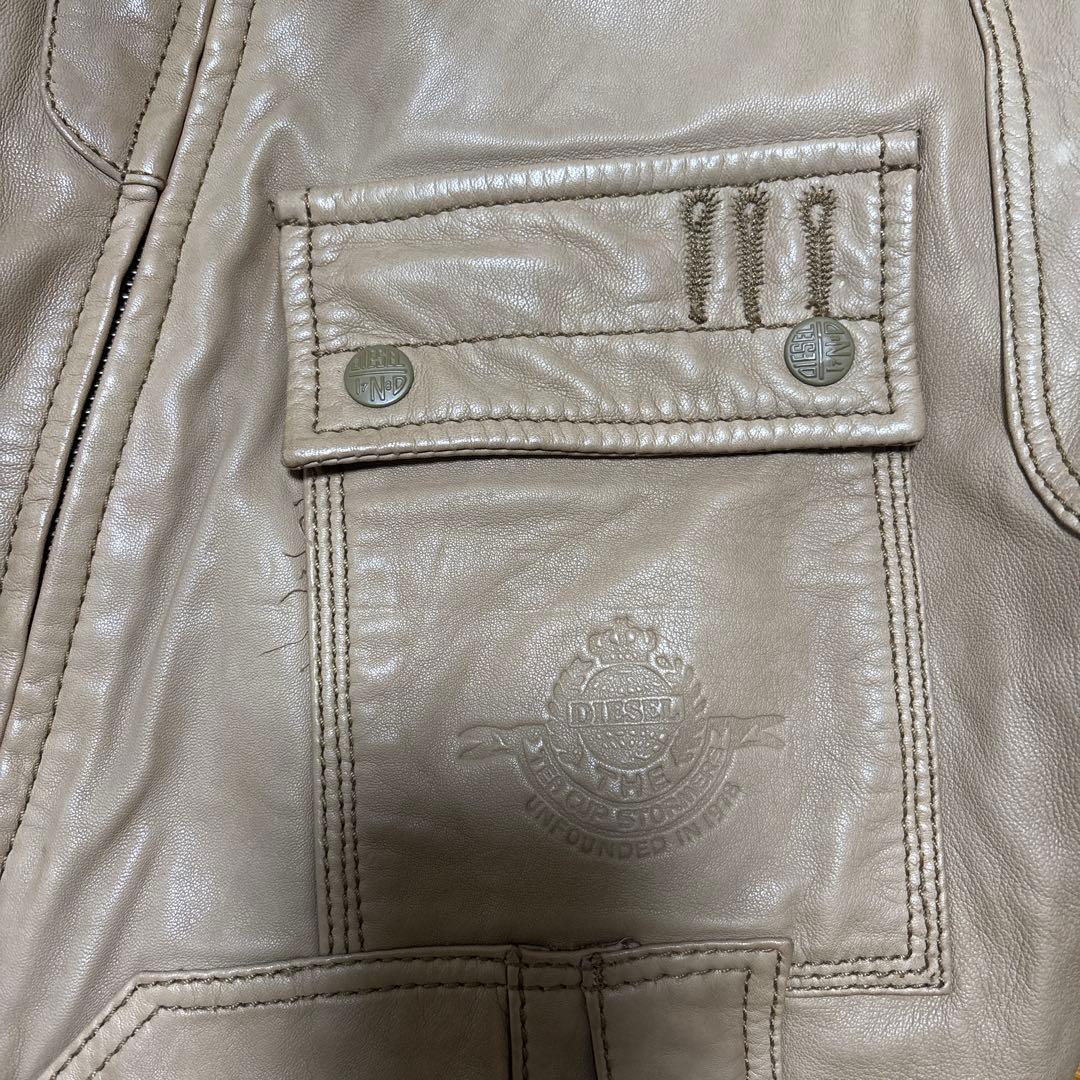 ディーゼル　ベージュ レザー シングルライダース　腕にシミあり！