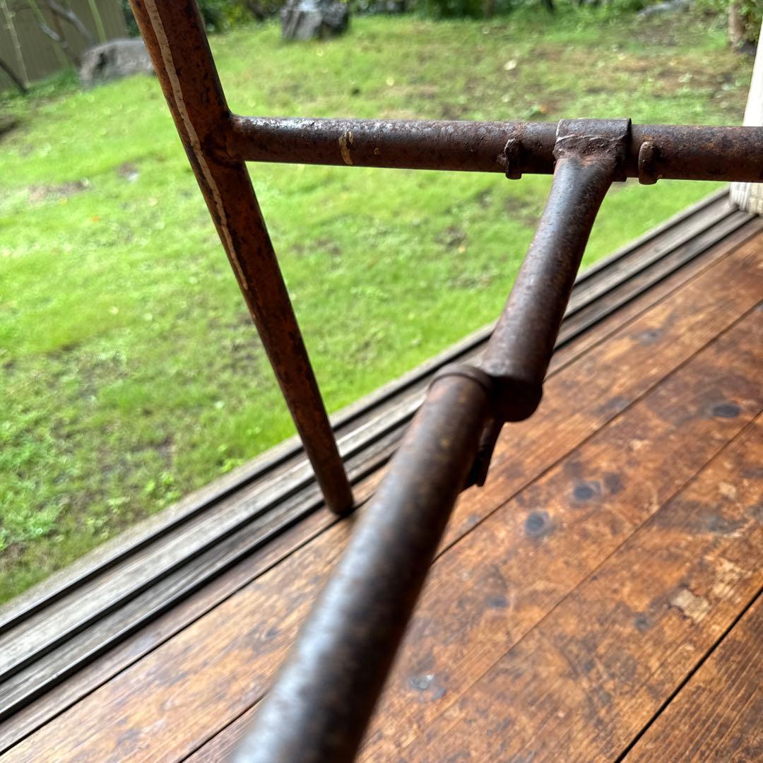 古道具　錆た古い脚立　ビンテージ　古びた鉄製　作業足場　昭和レトロ　オブジェ