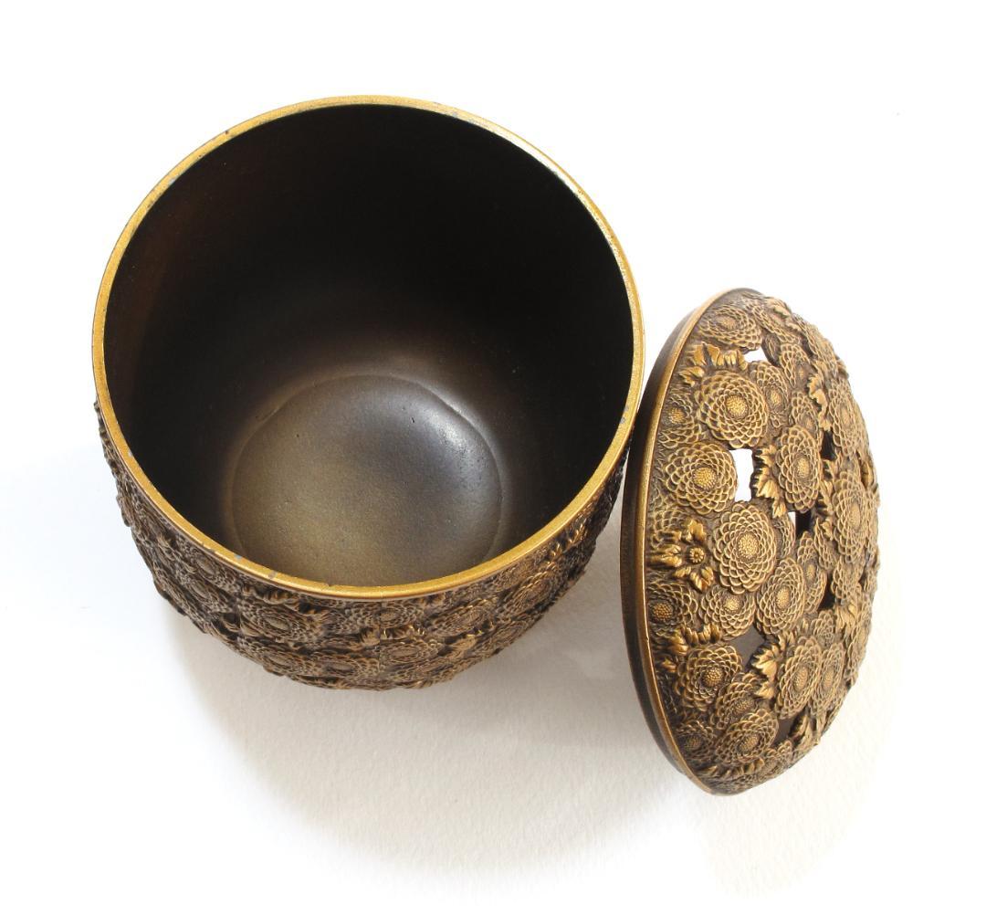 彫金・万菊香炉　　伝統工芸 金工/佐野宏采 作