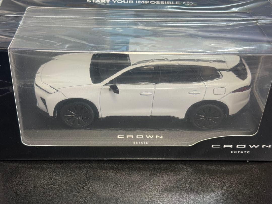 CROWN ESTATE PHEV ミニカー 1/30 プレシャスホワイトパール