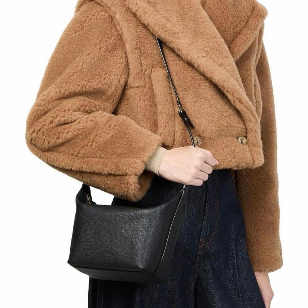 ヴァレクストラ　モチバッグvalextra ショルダーバッグ