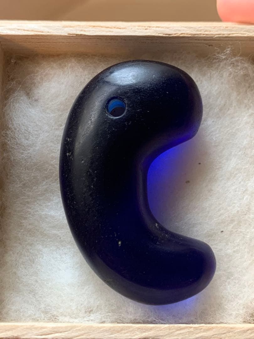 古墳期　瑠璃製勾玉　古代ガラス　出土　縄文　石器　化石　根付　糸魚川翡翠勾玉