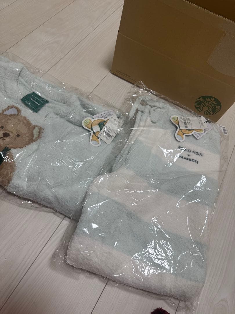 完売品！スタバ✖︎ジェラピケコラボクマ刺繍 フリースルームウェア上下セット