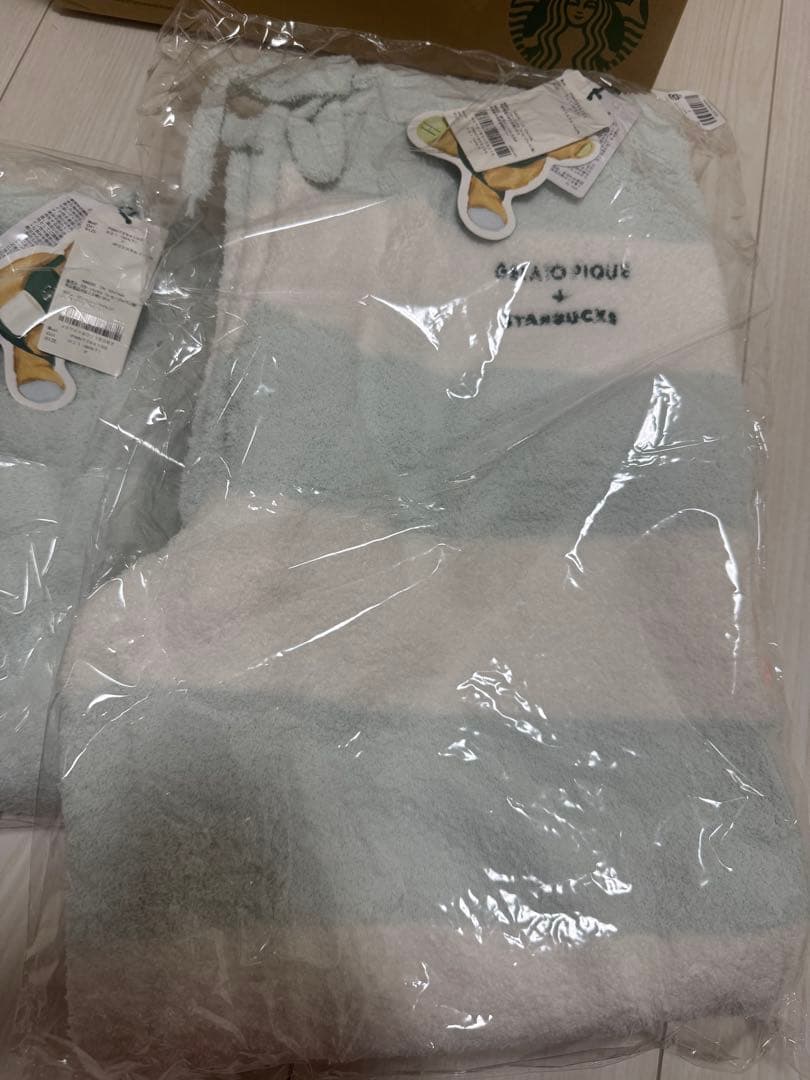 完売品！スタバ✖︎ジェラピケコラボクマ刺繍 フリースルームウェア上下セット