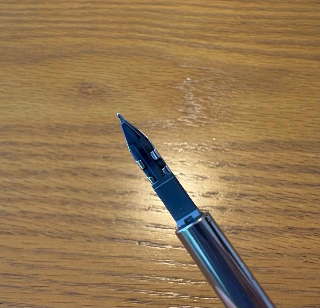 パイロット 万年筆 キャップレス螺鈿 ストライプ F