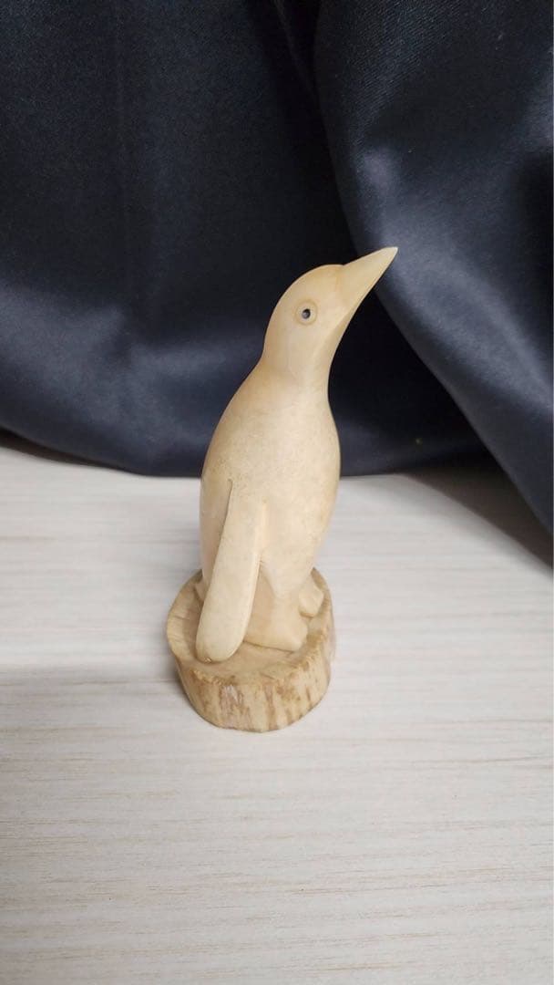 マッコウクジラ 歯 鯨歯 135.7g 置物　ペンギン