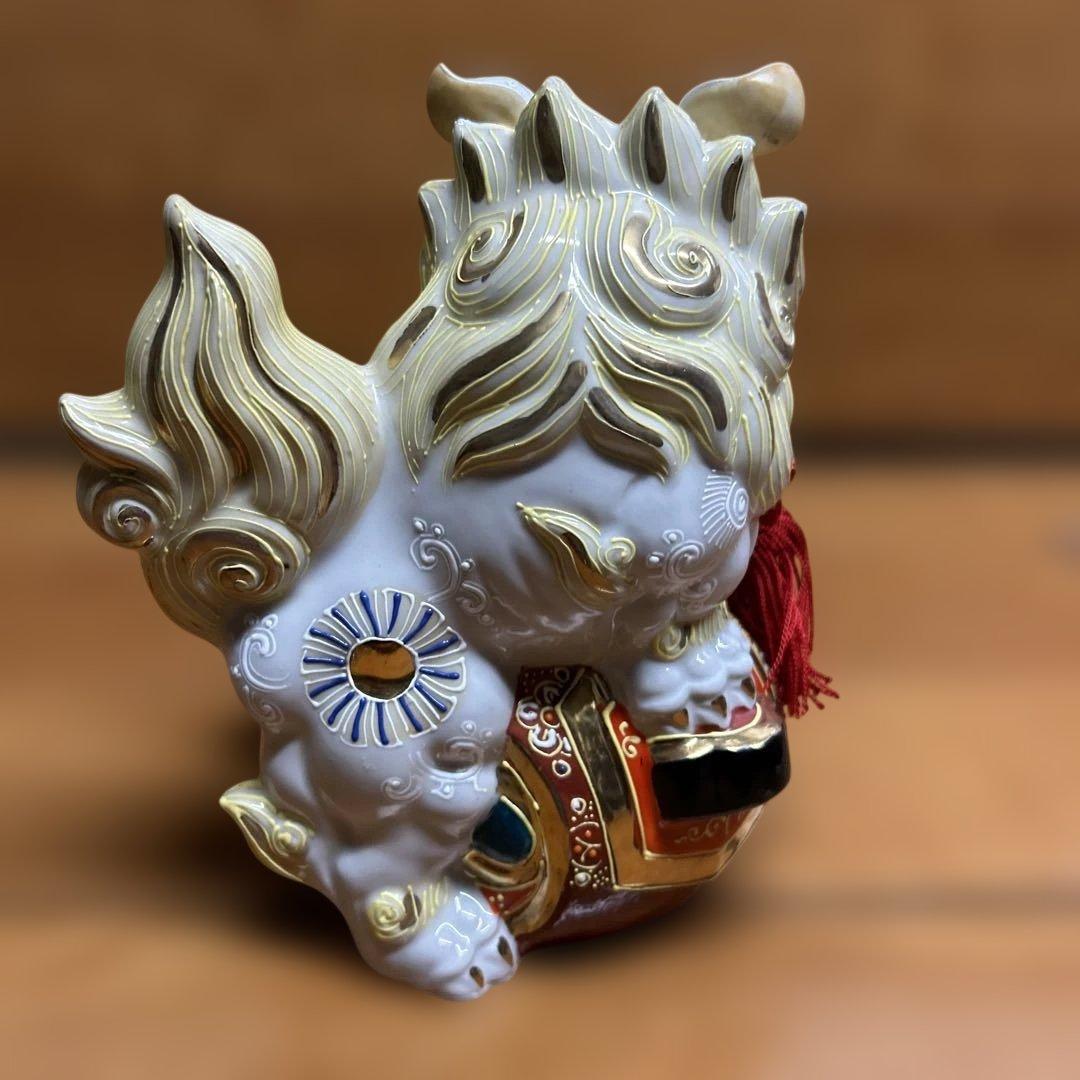 獅子の陶器置物 白金装飾