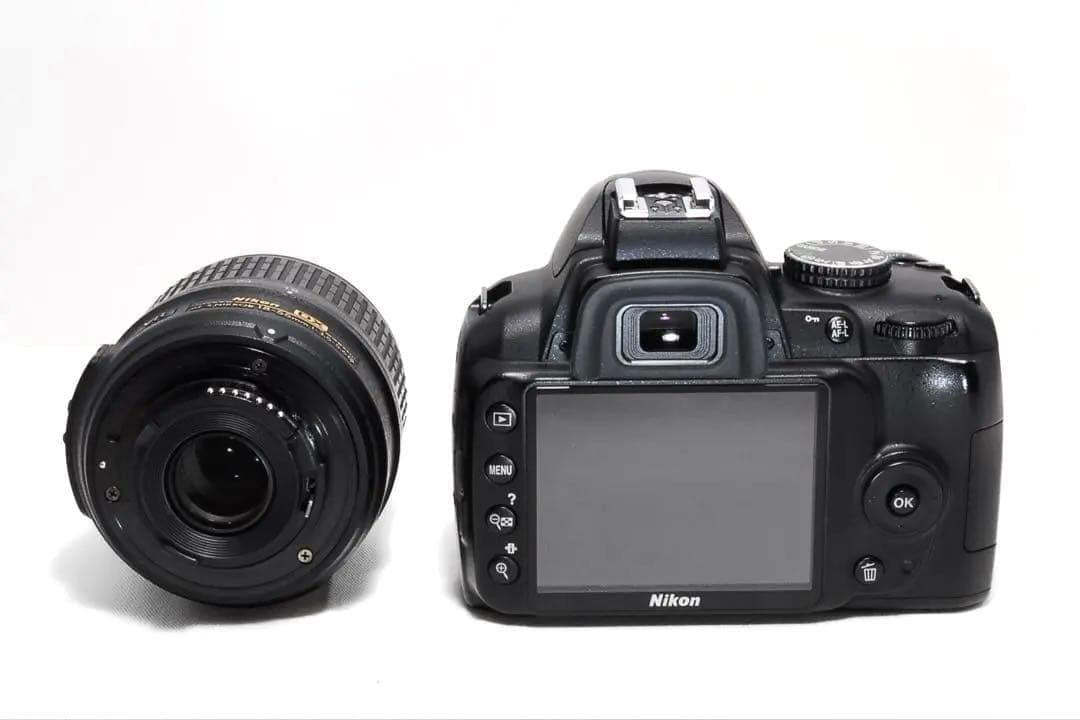 紅葉もキレイに撮れる✨ Nikon D3000 レンズキット 初心者も安心♥️