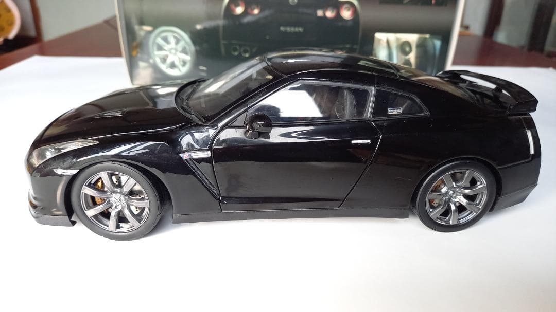 Kyosho Nissan GT-R プレミアムエディション 1/18