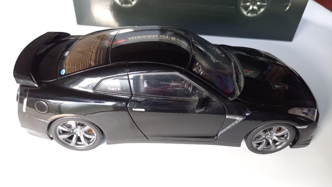 Kyosho Nissan GT-R プレミアムエディション 1/18