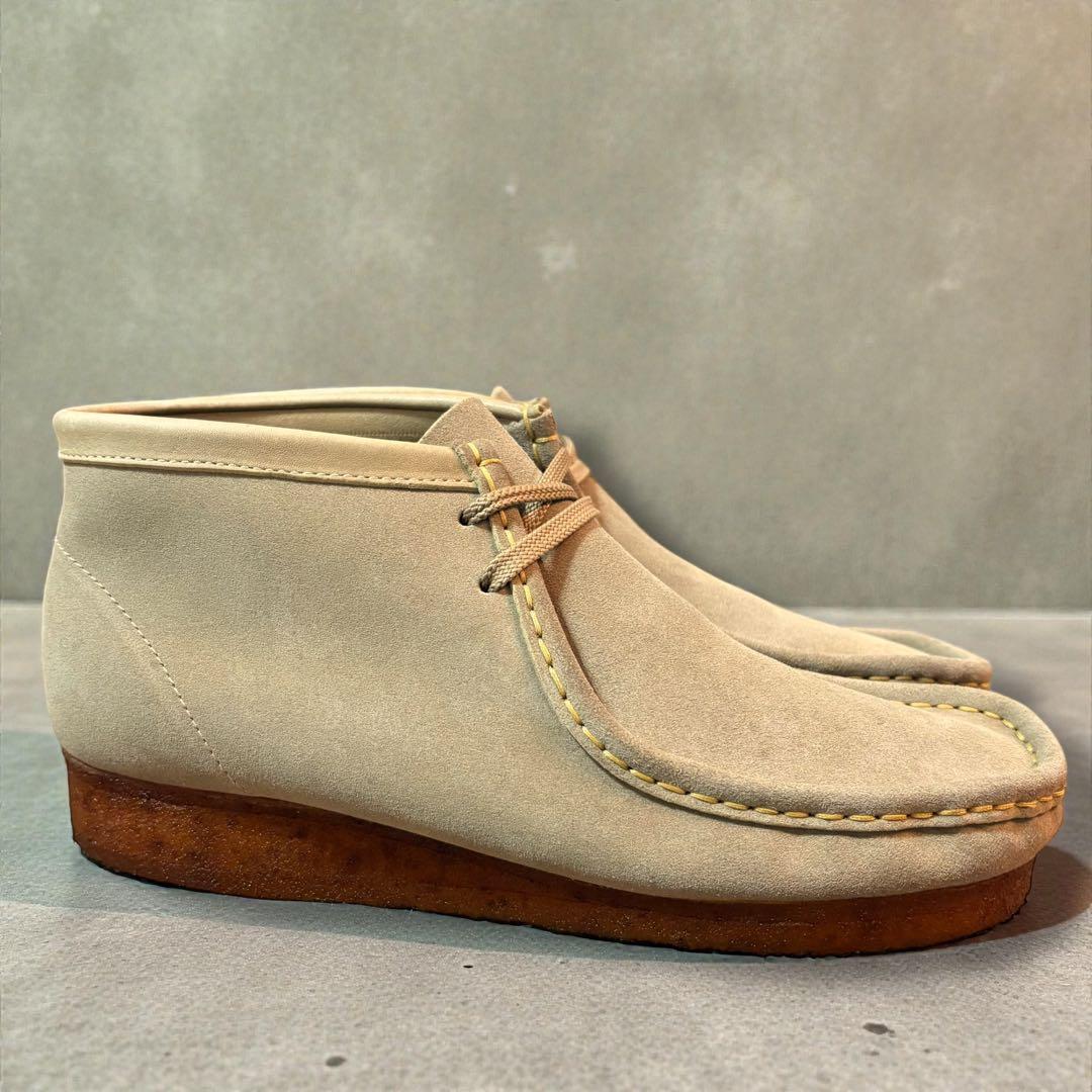 【定番カジュアル】クラークスオリジナルス　ワラビーブーツ　サンドスエード