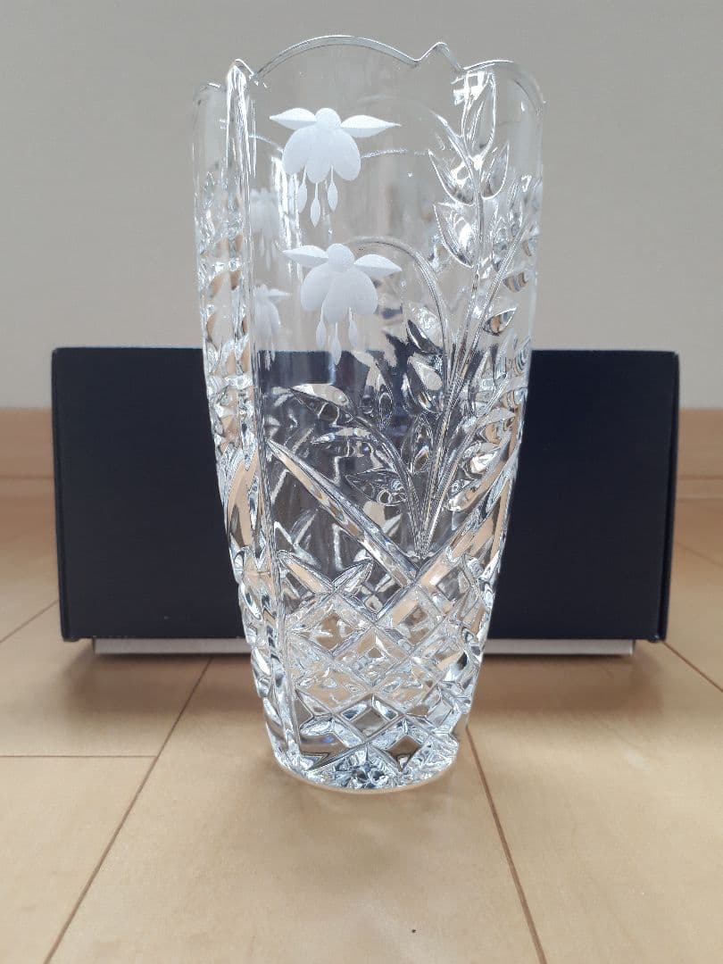 カガミクリスタル花瓶F701 メイドインスロバキア　クリスタル製　昭和レトロ