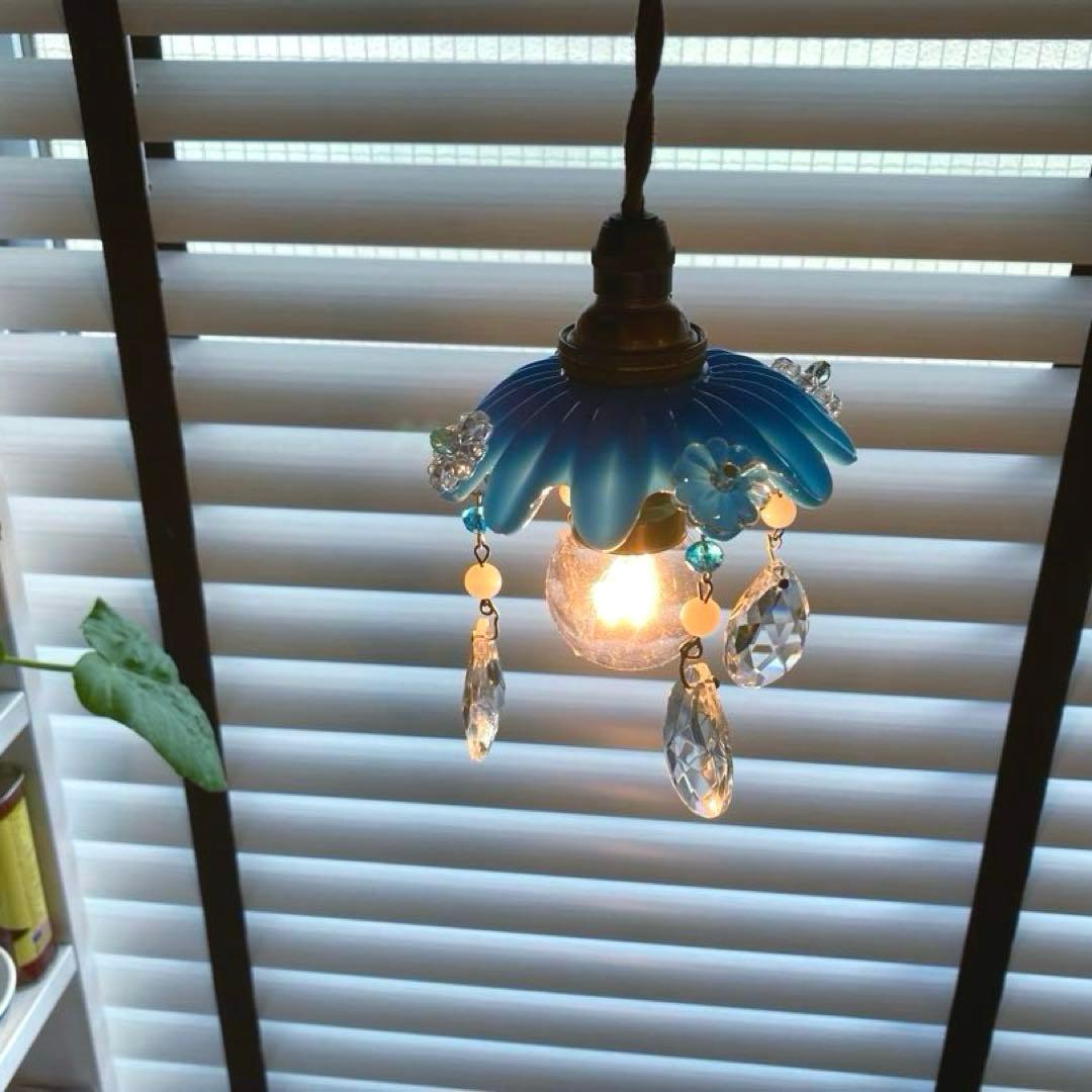 ミニシャンデリア　１９世紀　フランス　オパールセント　アンティーク　超ミニ